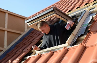 Pose de fenêtres de toit Velux à Varzay